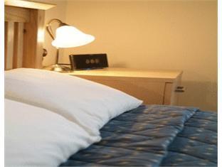 Hotel Gatwick House Horley Exterior foto